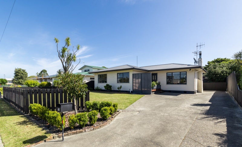 38 Downing Avenue, Pirimai, Napier - Carousel 1