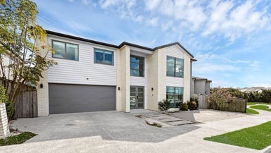 8 Cloghfin Place, Flat Bush, Auckland - Carousel 1