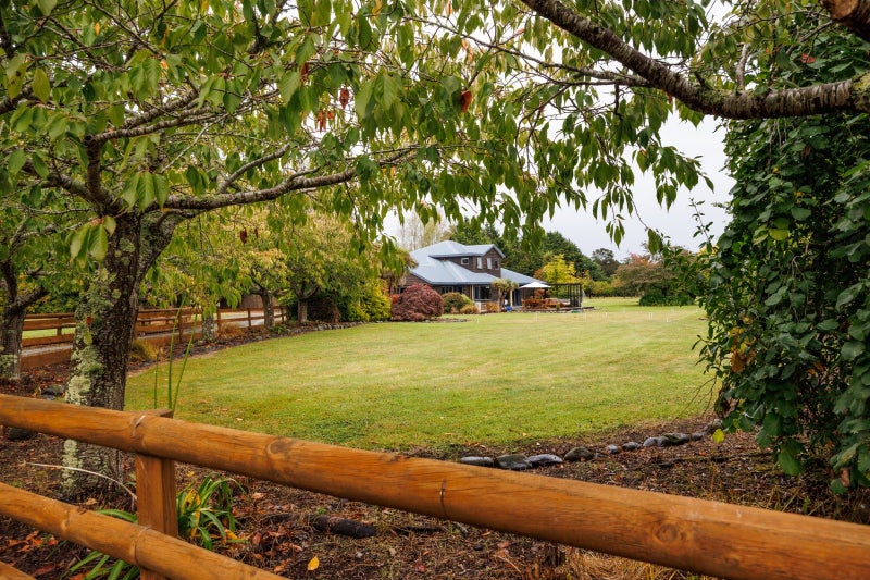 46 TURITEA RD, Fitzherbert, Palmerston North - Carousel 1