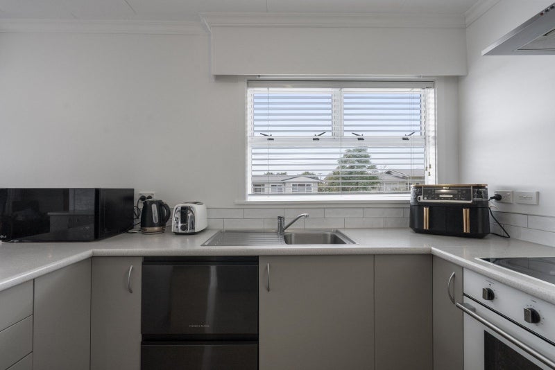 3 Blenheim Place, Vogeltown, New Plymouth - Carousel 35