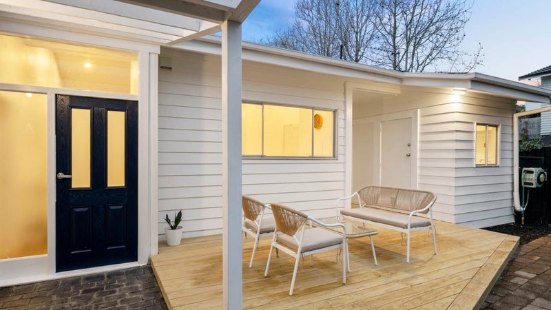 11 Geoffrey Road, Torbay, Auckland - Carousel 1