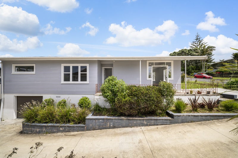 8 Nandana Drive, Glen Eden, Auckland - Carousel 1
