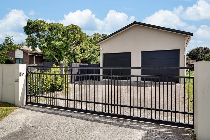 5 Raleigh Avenue, Fairview Downs, Hamilton - Carousel 1