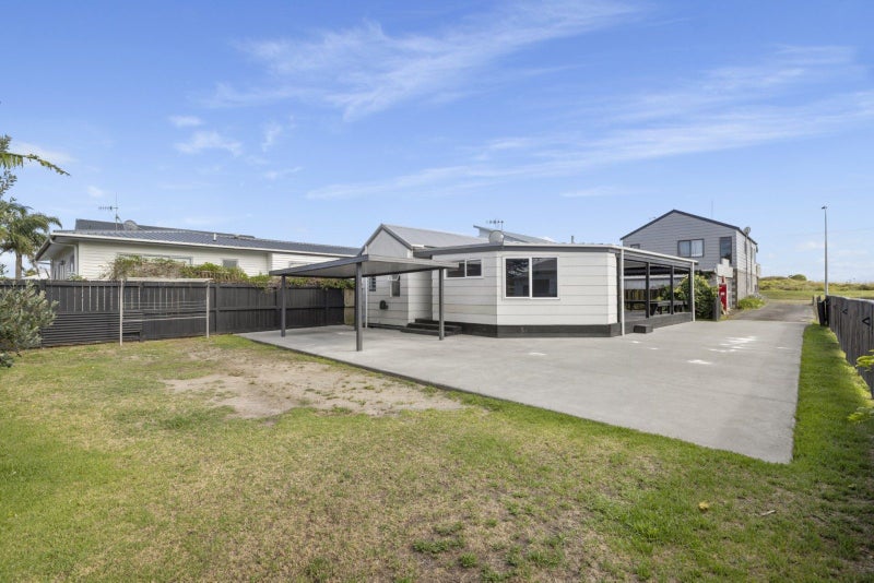 824B Papamoa Beach Road, Papamoa Beach, Papamoa - Carousel 2