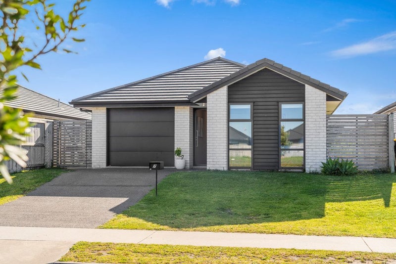 7 Tiria Drive, Papamoa Beach, Papamoa - Carousel 1