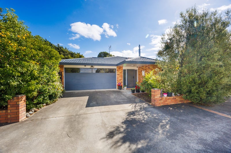 5 Barnes Court, Roslyn, Palmerston North - Carousel 1