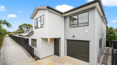 15A Koromiko Street, New Lynn, Auckland - Carousel 1
