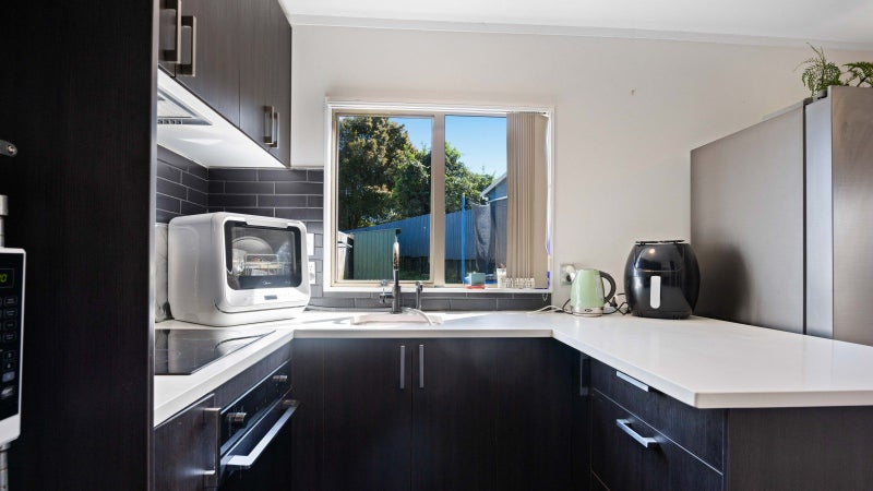 4B Fernleigh Avenue, Waiuku, Waiuku - Carousel 2