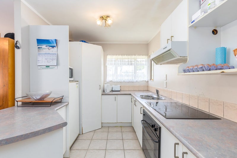 2/29 Earlsworth Road, Mangere East, Auckland - Carousel 2