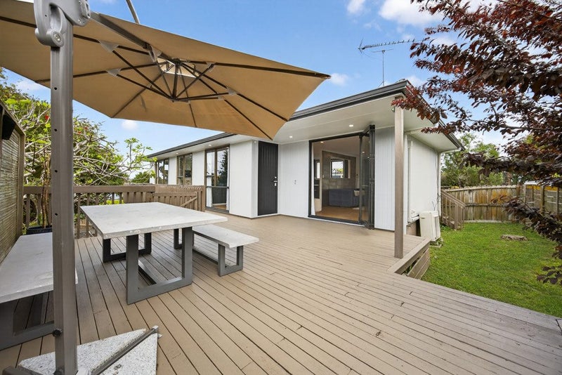 37 Botany Road, Botany Downs, Auckland - Carousel 1