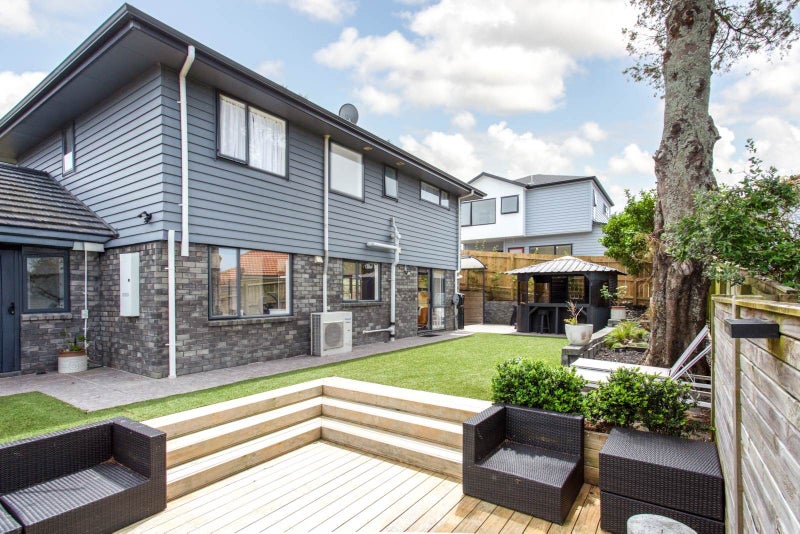 1/1 Pinewood Street, Avondale, Auckland - Carousel 1