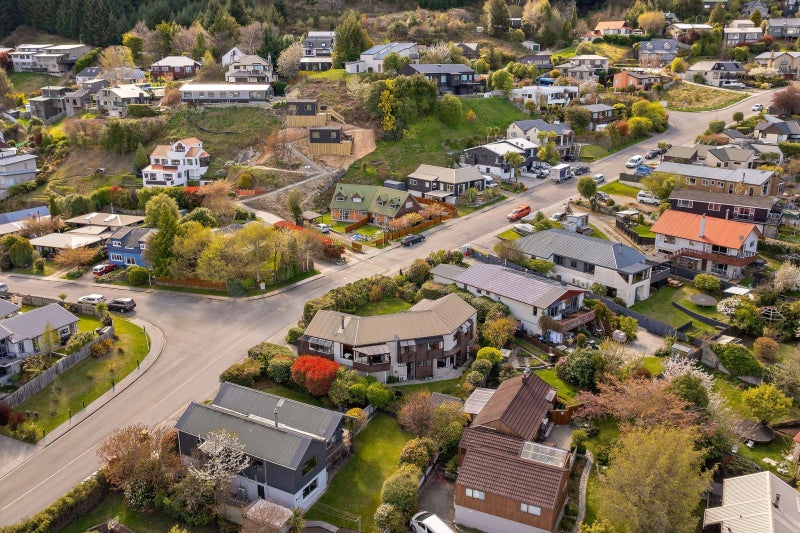 9 Greenstone Place, Fernhill, Queenstown - Carousel 20