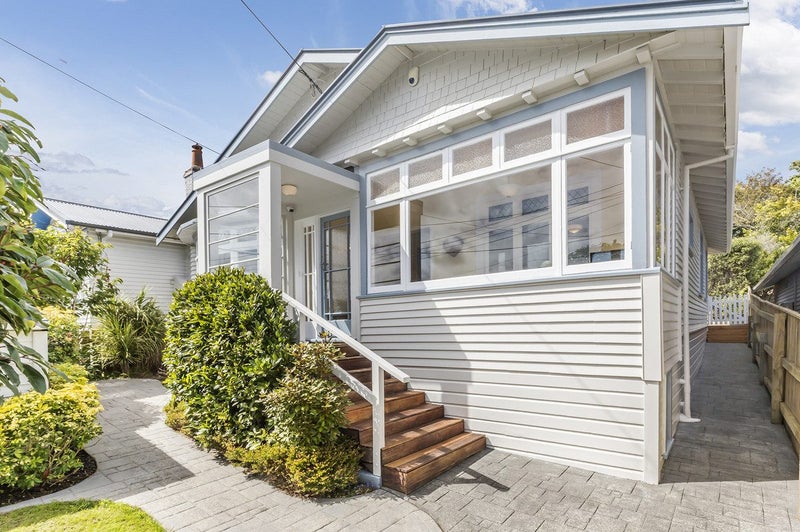 11 Firth Terrace, Karori, Wellington - Carousel 1
