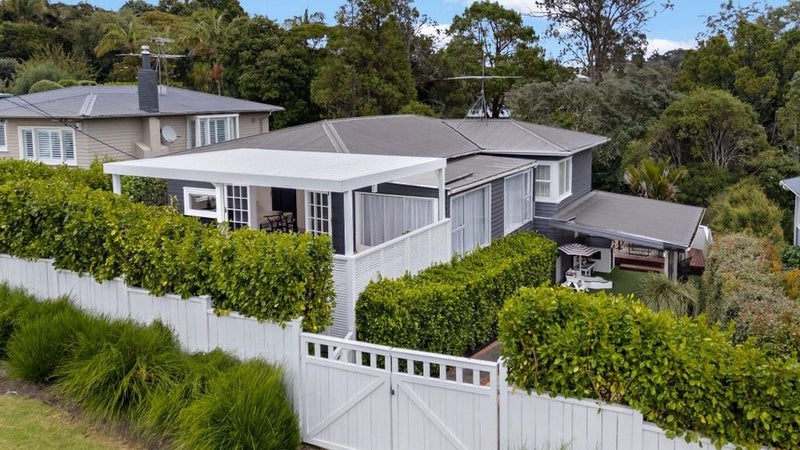 42 Tiri Tiri Road, Birkdale, Auckland - Carousel 1