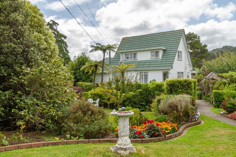 5 Tawhai Street, Stokes Valley, Lower Hutt - Carousel 1