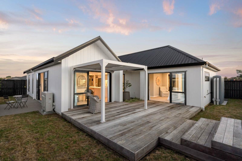 10 Te Rata Boulevard, Karaka, Papakura - Carousel 2