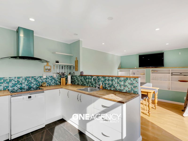 32 Champion Street, Ranui, Porirua - Carousel 2