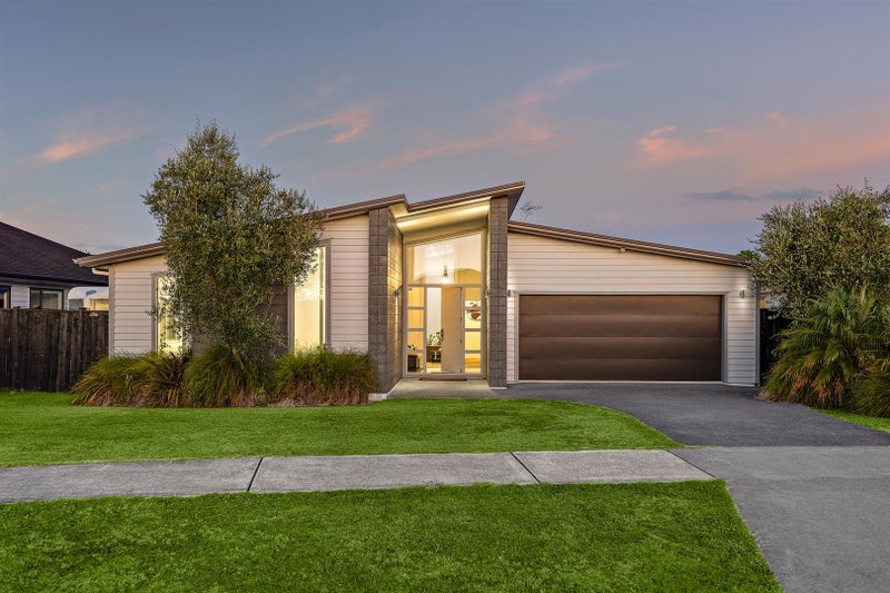 8 Sir Lincoln Drive, Kumeu - Carousel 1