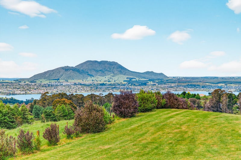 8 Lens Way, Acacia Bay, Taupō - Carousel 1
