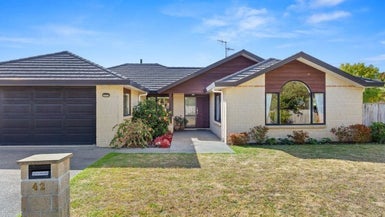 42 Monarch Place, Paraparaumu Beach, Paraparaumu - Carousel 1