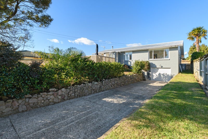 20 Goods Road, Otumoetai, Tauranga - Carousel 1