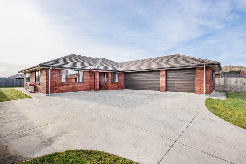 5 Cyprus Place, Fitzherbert, Palmerston North - Carousel 1