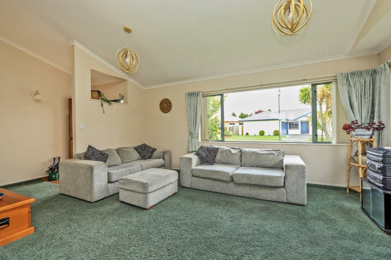 9 Flemington Place, Taradale, Napier - Carousel 2