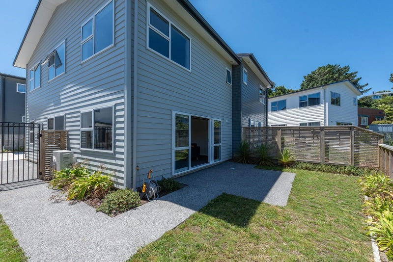 2/20 Glanmire Road, Newlands, Wellington - Carousel 2