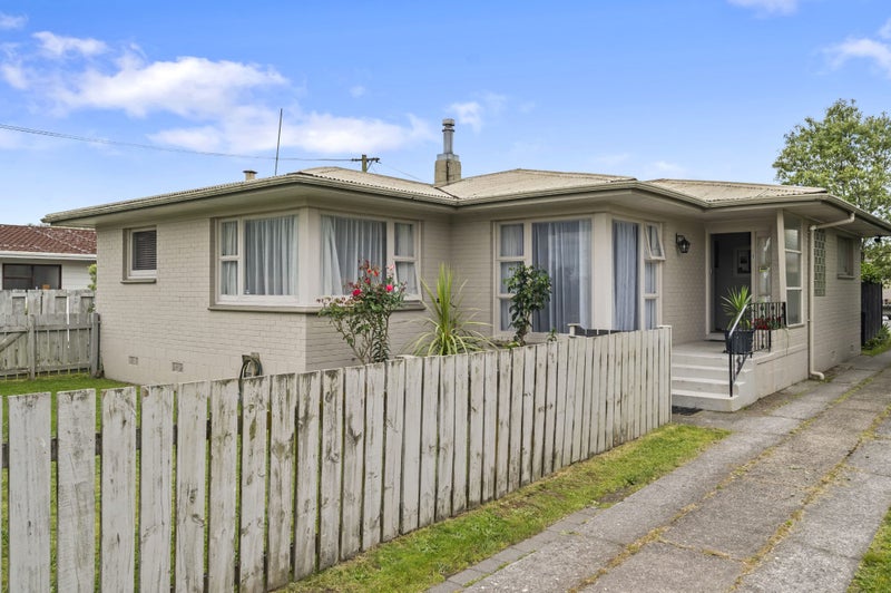7 Robinson Avenue, Holdens Bay, Rotorua - Carousel 1