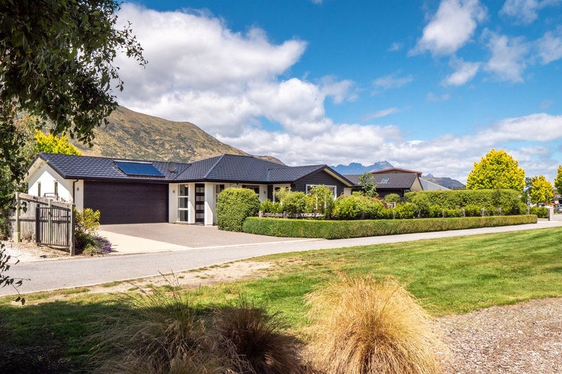 10 Coburn Place, Lake Hayes, Queenstown - Carousel 1