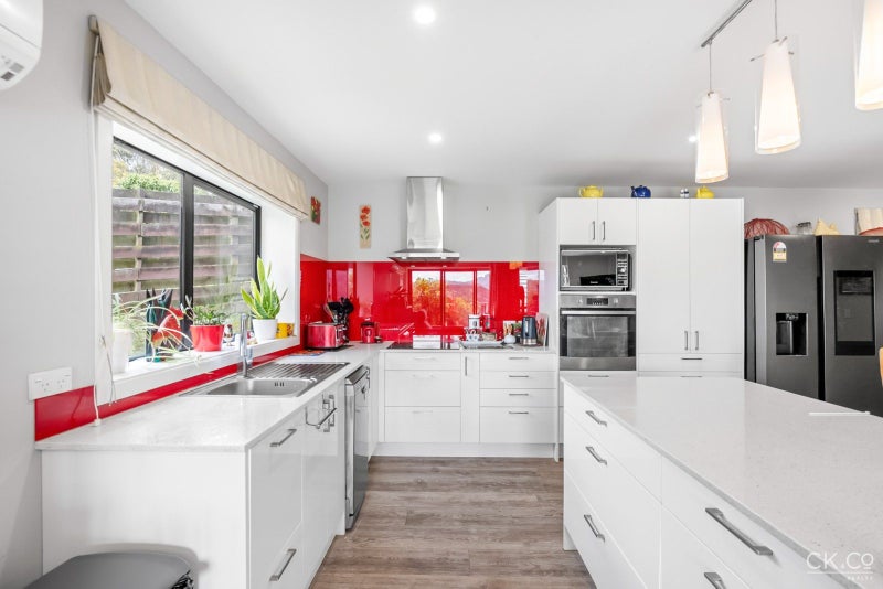 12 Roman Close, Silverstream, Upper Hutt - Carousel 2