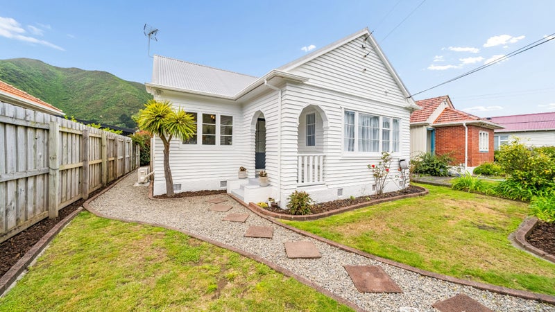 16 Bell Road, Waiwhetu, Lower Hutt - Carousel 1