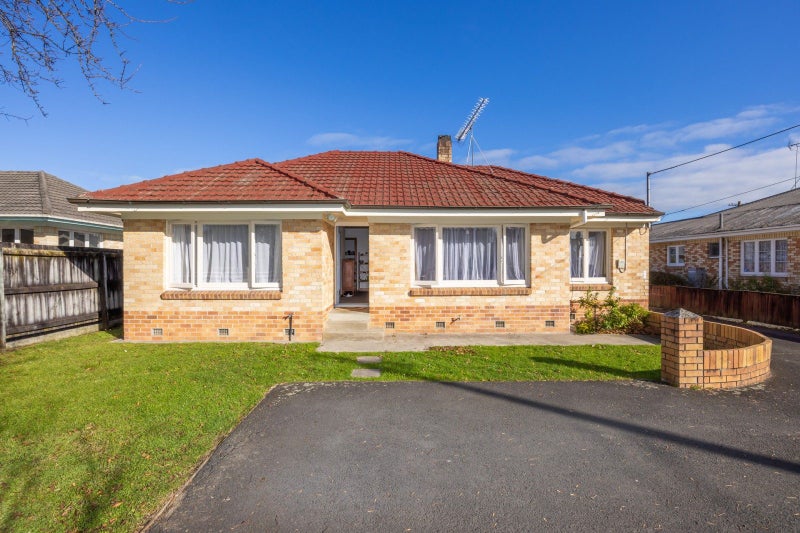 77 Fox Street, Hamilton East, Hamilton - Carousel 2
