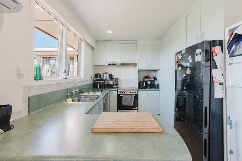 54 Acacia Crescent, Glenview, Hamilton - Carousel 2