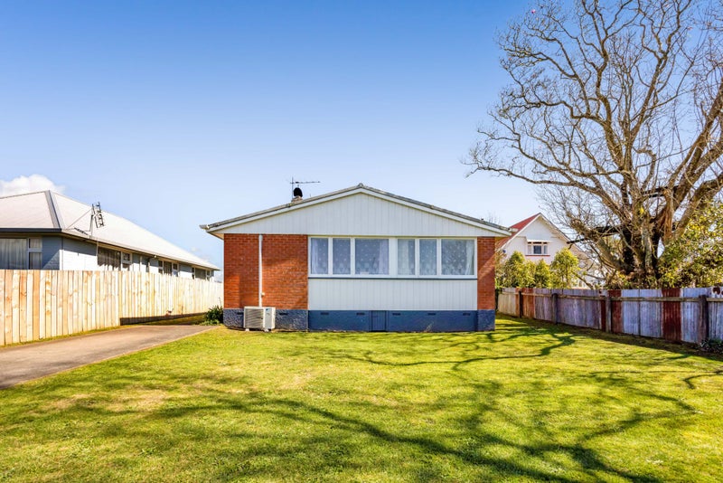 125 Hamlet Street, Stratford - Carousel 2