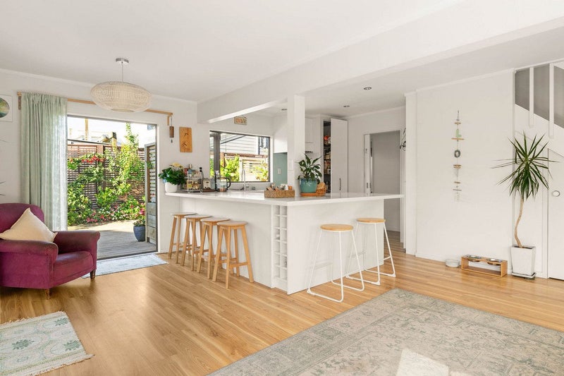 2/563 Maunganui Road, Mount Maunganui - Carousel 1