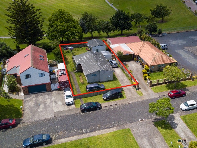 24 Freda Place, Favona, Auckland - Carousel 1