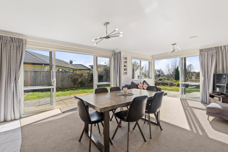 74 Washbourn Drive, Richmond - Carousel 2