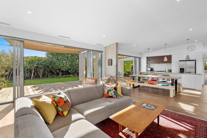6 Hedge Close, Halswell, Christchurch - Carousel 1