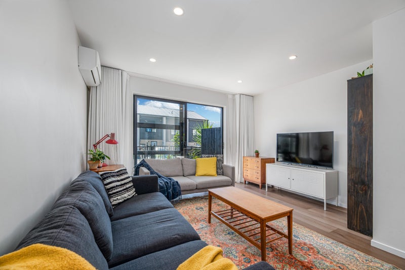 4 Jabuka Street, Glen Eden, Auckland - Carousel 1