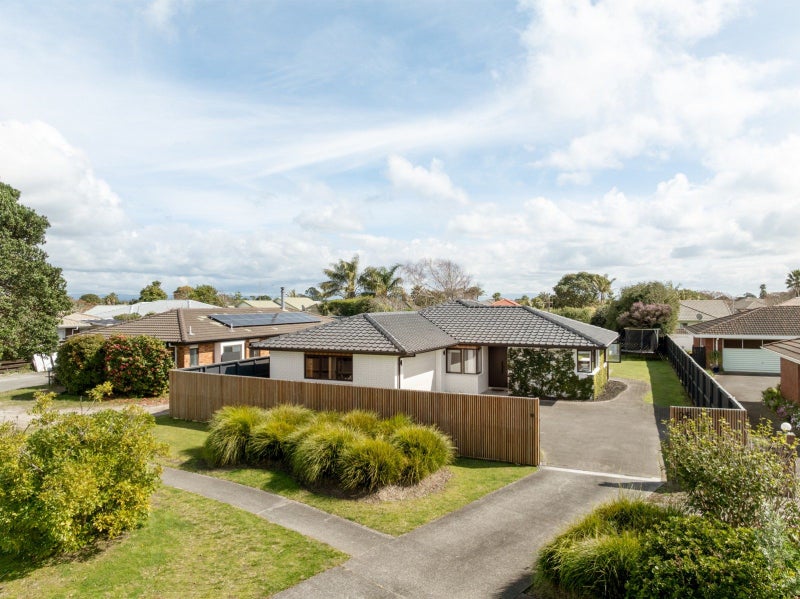 25 Hibiscus Avenue, Mount Maunganui, Mount Maunganui - Carousel 1