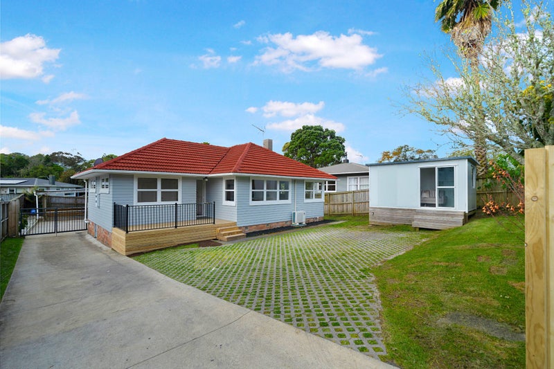 6 Cajero Place, Green Bay, Auckland - Carousel 2