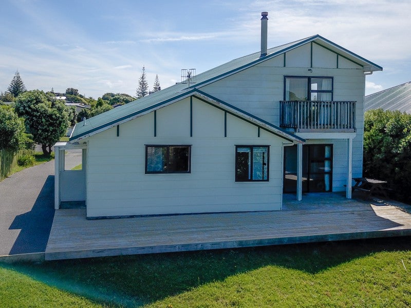 13 Reeves Street, Waikanae Beach, Waikanae - Carousel 26
