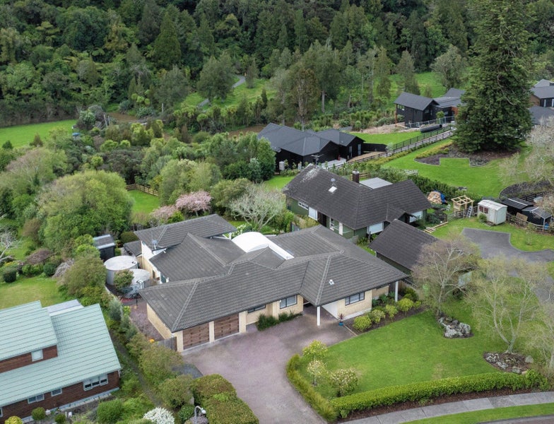 9 Mark Williams Place, Clevedon, Papakura - Carousel 1