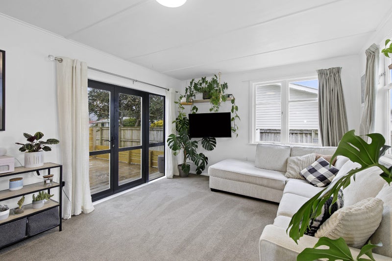 6 Benge Crescent, Clouston Park, Upper Hutt - Carousel 2