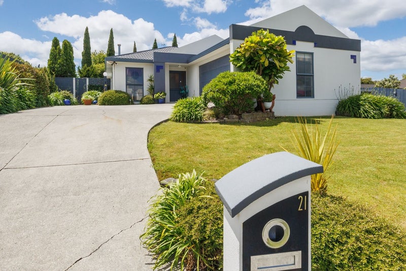 21 Aspen Way, Kelvin Grove, Palmerston North - Carousel 1
