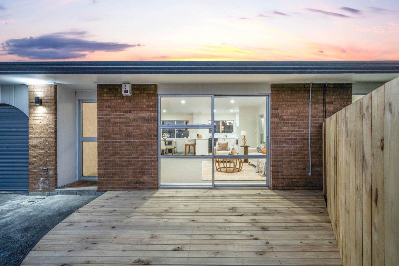 2/24 Waimana Road, Conifer Grove, Takanini - Carousel 2