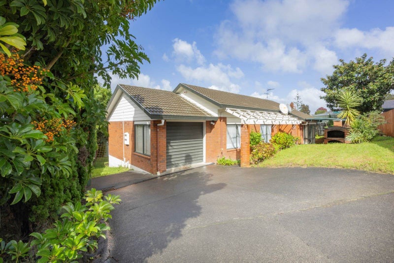 8 Stockton Place, Glendene, Auckland - Carousel 1