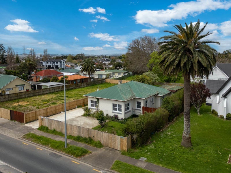 332 Massey Road, Mangere East, Auckland - Carousel 1