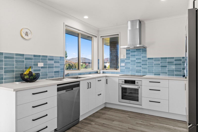 85 The Gardens Drive, Papamoa Beach, Papamoa - Carousel 2